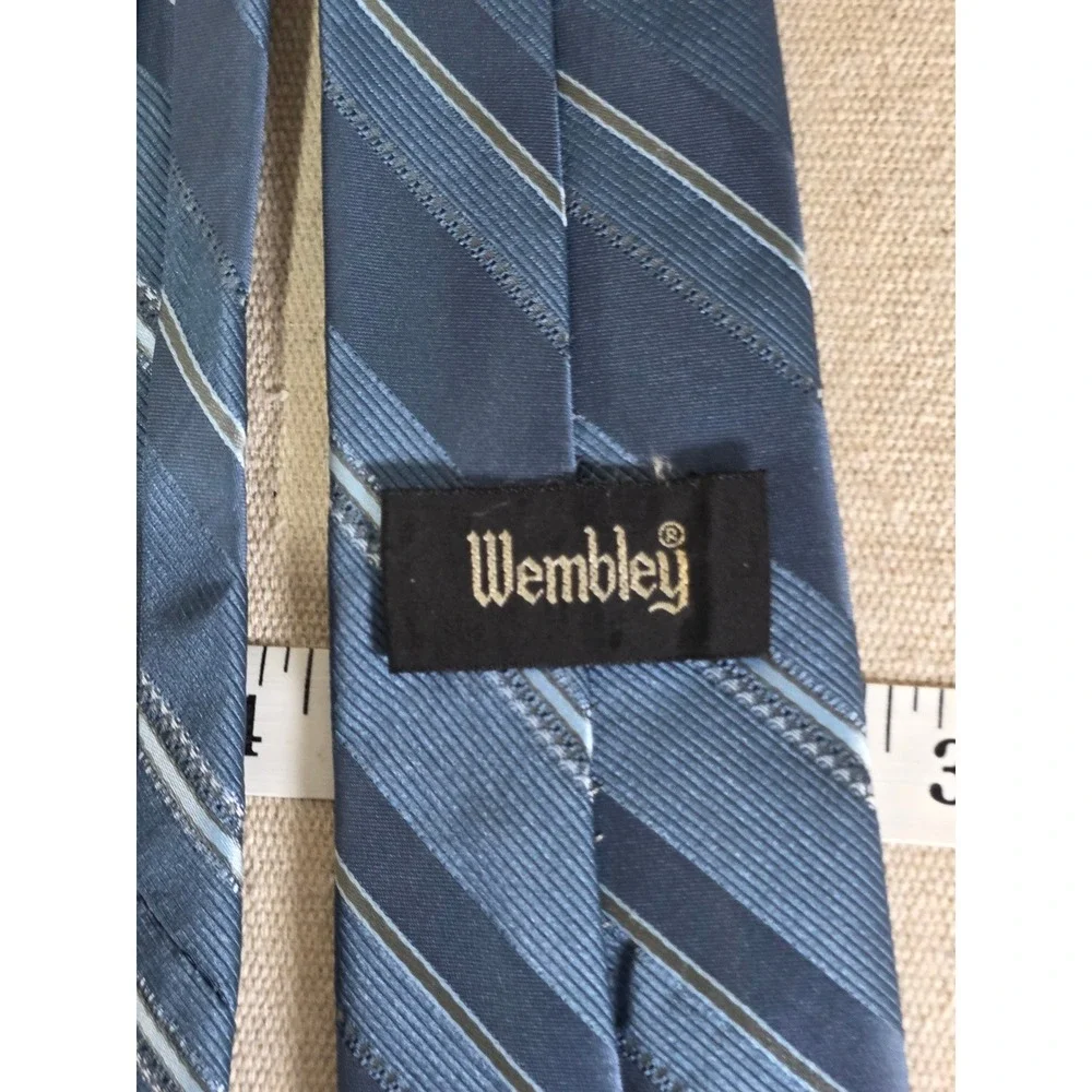 Wembley Mens Blue Gray Diagonal Striped Silk Blend Necktie 4 Inch Width